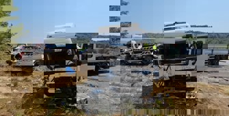 Antalya'da kamyonetle tırın çarpıştığı kazada 2 kişi öldü, 1 kişi yaralandı