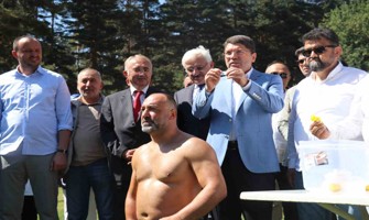 Adalet Bakanı Tunç, Gerede’de yağlı güreşleri izledi