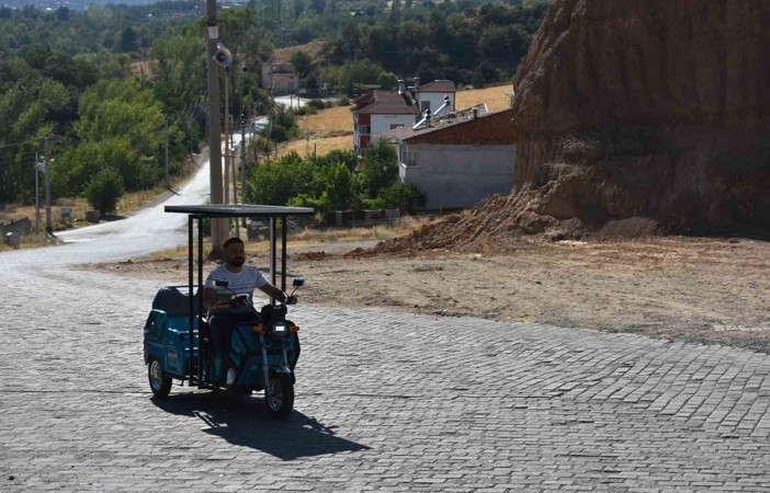 Elektrikli scooter’ı güneş enerjisi ile çalışır hale getirdi, pil ömrünü 8 yıl uzattı