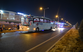 Manisa'da yolcu otobüsüyle tır çarpıştı: 3 yaralı