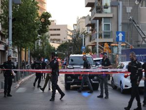 Tel Aviv'de düzenlenen silahlı saldırıda bir kişi ağır şekilde yaralandı