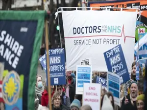 İngiltere'de uzman doktorlar 2 günlük grev başlattı