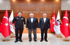 AFAD Başkanı ve Heyeti Diyarbakır’da depremzedelerle bir araya geldi