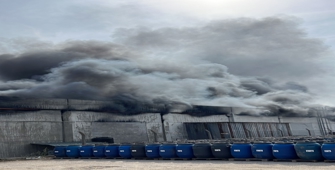 İzmir'de ahşap palet fabrikasında çıkan yangın kontrol altına alındı