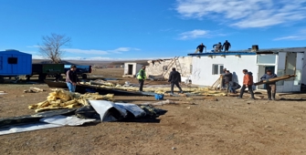 Kars'ta şiddetli rüzgar nedeniyle hasar gören köylerde çalışma başlatıldı