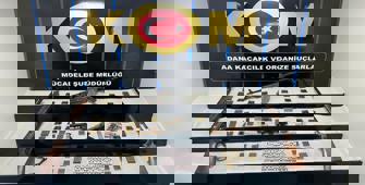 Adana'da iki evde ruhsatsız 6 silah ele geçirildi