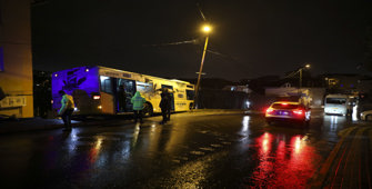 Beykoz'da İETT'ye bağlı özel halk otobüsü park halindeki araçlara çarptı
