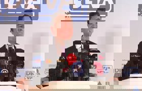 Diyarbakır'da DEVA skandalı! Gazeteciye saldırı