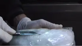 Van'da minibüsün ‘zula’ diye tabir edilen gizli bölmesinde 24 kilo metamfetamin ele geçirildi