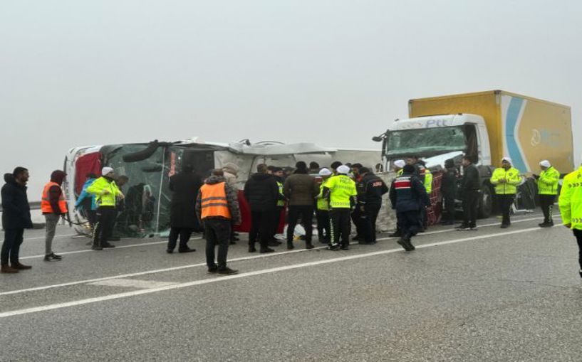 (Video) Malatya'da yolcu otobüsü devrildi