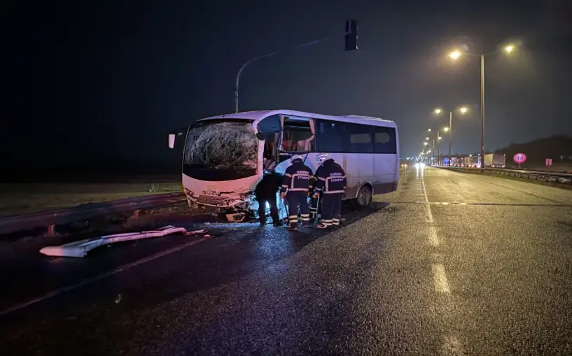 Edirne’de polis servisiyle otobüs çarpıştı: 10 polis yaralı