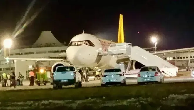 İstanbul-Riyad seferini yapan yolcu uçağı Antalya'ya acil iniş yaptı