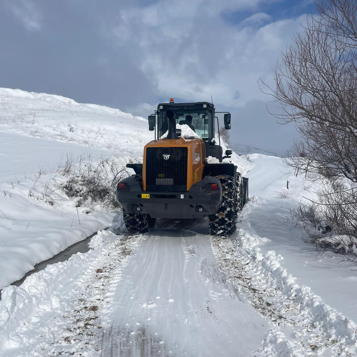 Diyarbakır'da karın kapattığı 474 kilometre yol açıldı