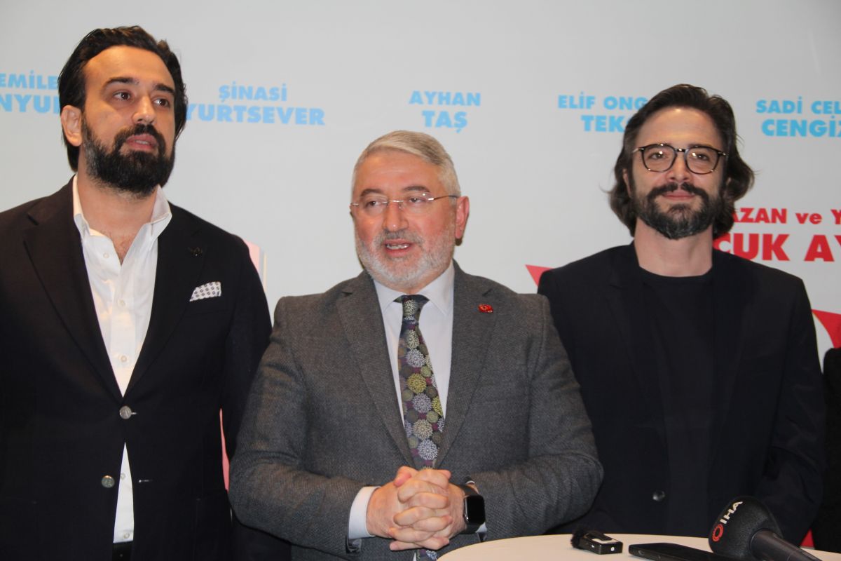 Ahmet Kural'ın Filmi Efsane'ye Dünyanın Merkezinde Gala Yapıldı
