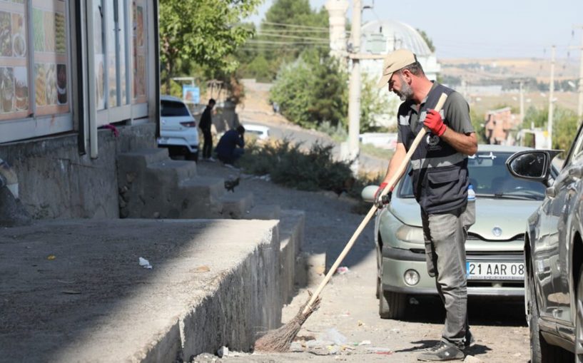 Yenişehir'de temizlenmedik sokak,cadde kalmıyor