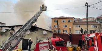 Şişli'de binanın çatısında çıkan yangın söndürüldü