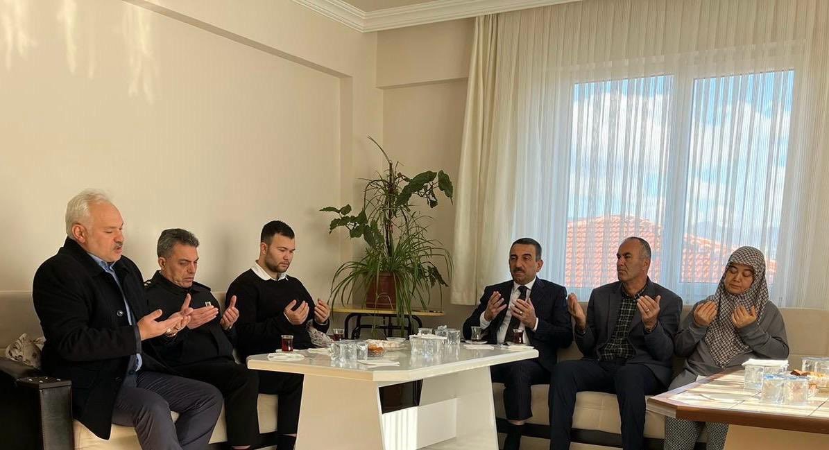 Vali Hacıbektaşoğlu'ndan Diyarbakır şehidinin ailesine ziyaret