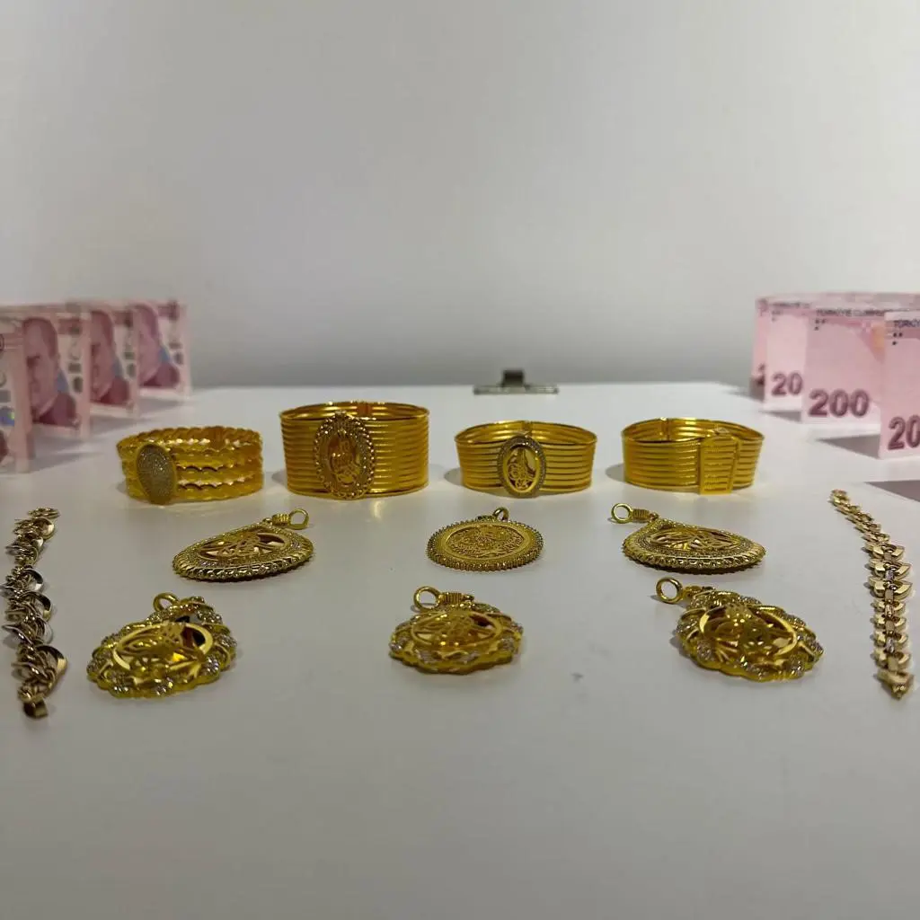 Diyarbakır'da kuyumculara sahte altınlar satan 3 kişi yakayı ele verdi