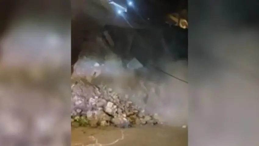 Lübnan’da 3 katlı bina çöktü, 1'i çocuk 4 kişi öldü
