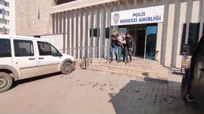 Diyarbakır’da hırsızlar çaldıkları malları satarken yakayı ele verdi