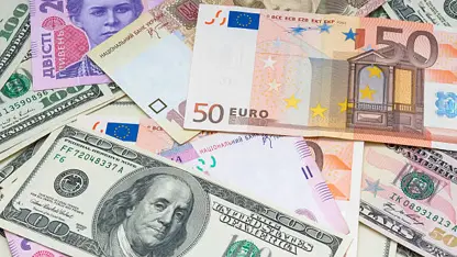 Dolar tüm zamanların rekorunu kırdı, Euro ilk kez 34'ü aştı