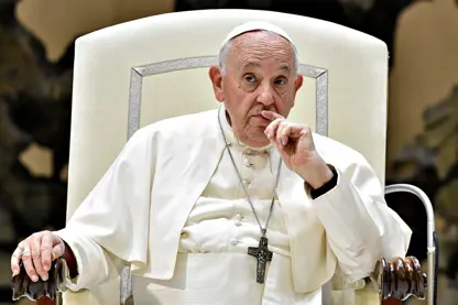 Fenalaşan Papa Francis hastaneye kaldırıldı