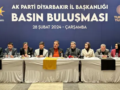 Basın mensuplarıyla buluşan AK Parti Diyarbakır İl Başkanı Raşit Ocak gündeme dair açıklamalarda bulundu