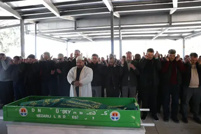 Kadın cinayetine kurban giden doktor ağıtlarla defnedildi