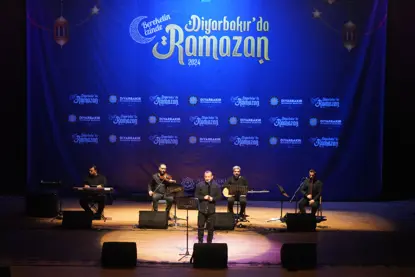 Diyarbakır'da Grup Dergah ve Ender Tekin konser verdi
