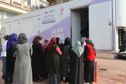 Diyarbakır’da  oluşturulan sağlık ekipleri, kanser tarama aracıyla ilçe ilçe geziyorlar