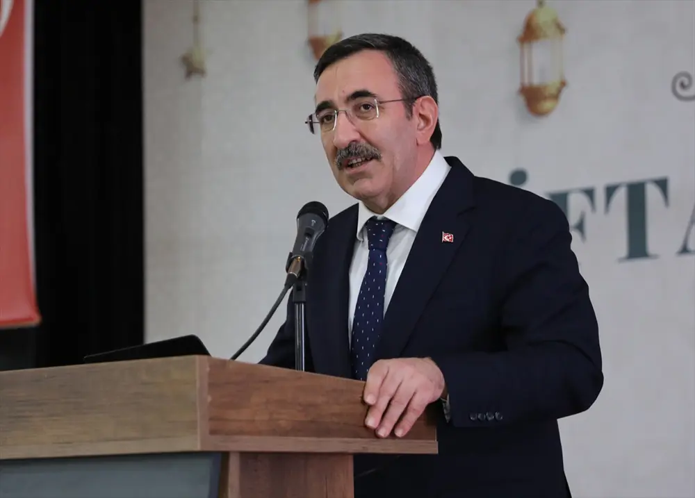 Diyarbakır'da konuşan Yılmaz, terörün yaşattığı sorunları vurguladı 