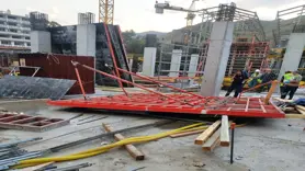 Otel inşaatında çelik kalıp devrildi: 1 işçi hayatını kaybetti