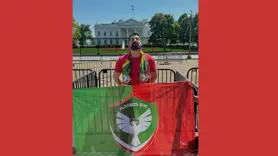 Şahê Bedo Beyaz Saray önünde Amedspor bayrağı açtı