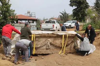 Diyarbakır'da lahit mezar bulundu; bu kentin tarihinde bir ilk 