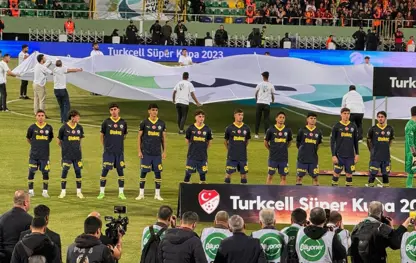 Fenerbahçe sahadan çekildi! Galatasaray-Fenerbahçe Süper Kupa maçı yarım kaldı