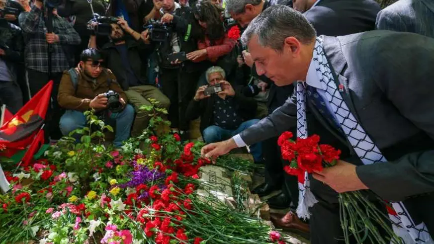 CHP Genel Başkanı Özgür Özel; Gezmiş, Aslan ve İnan'ı mezarları başında andı