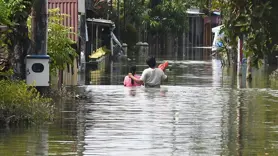 Endonezya'da sel ve toprak kayması