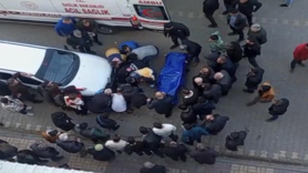 Yol ortasında eşini bıçaklayarak öldürdü