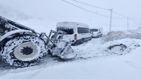 Mahsur kalanlar için belediye ekipleri seferber oldu