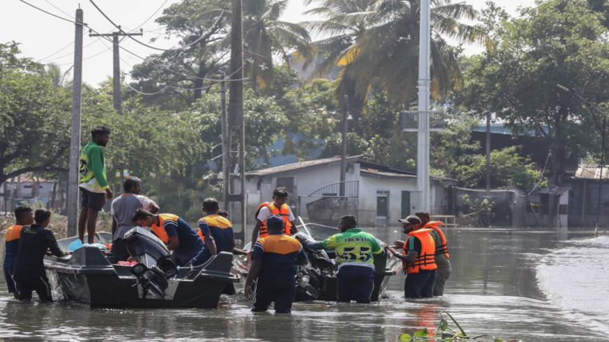 Güney Asya'daki sel ve toprak kaymaları