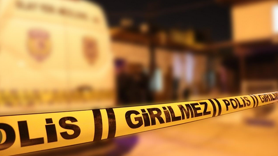 Boşanma davası için geldiği adliyede kendini vurdu