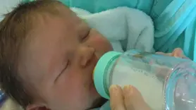 Çocuklarda gece biberonla beslenmek diş sağlığını tehlikeye atabilir