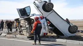 Kars'ta iki otomobil çarpıştı