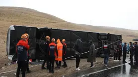 Sivas'ta yolcu otobüsü devrildi