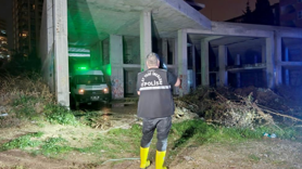 Yağışla su dolan bodrum kata düştü, hayatını kaybetti