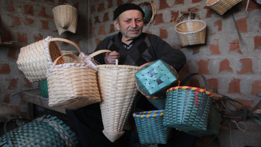 Sepet örerek geçen bir ömür