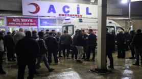 Tekel bayisinde bıçaklı kavga