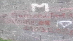 Binlerce yıllık surlara gelişigüzel yazılar yazdılar