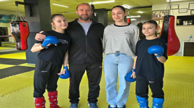 Milli sporcu minik karatecilerle bir araya geldi