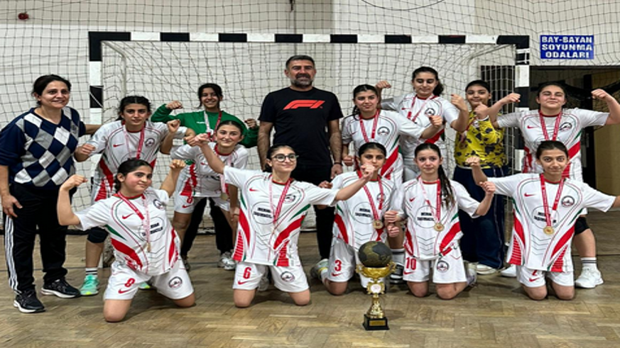 Kayapınar Şehit Şeyhmus Karakut Ortaokulu Hentbolda da Zirvede